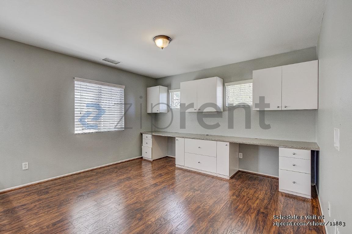 Building Photo - Unit