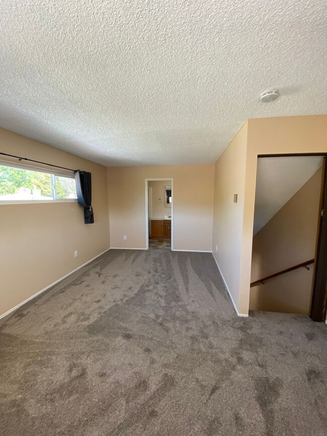 Building Photo - 3 Bed-2 Bath Tri-Level Home in El Cajon