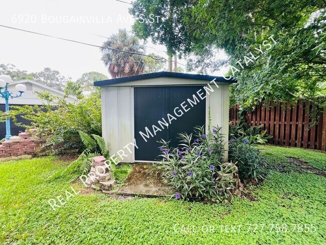 Building Photo - 6920 Bougainvilla Ave S