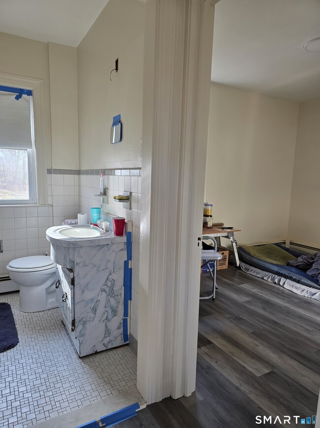 Building Photo - 288 Alling St