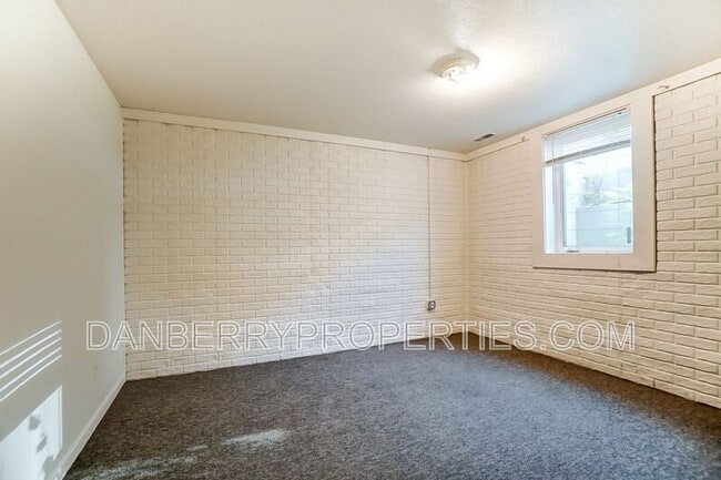 Building Photo - 3704 Willow Run Dr