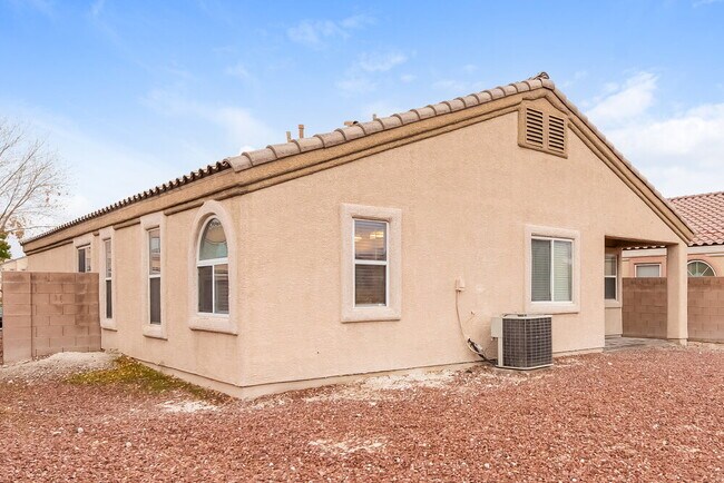 Building Photo - 325 Colorful Rain Ave