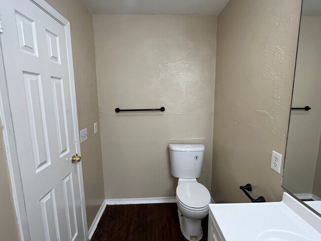 Building Photo - 103 Meadow Way