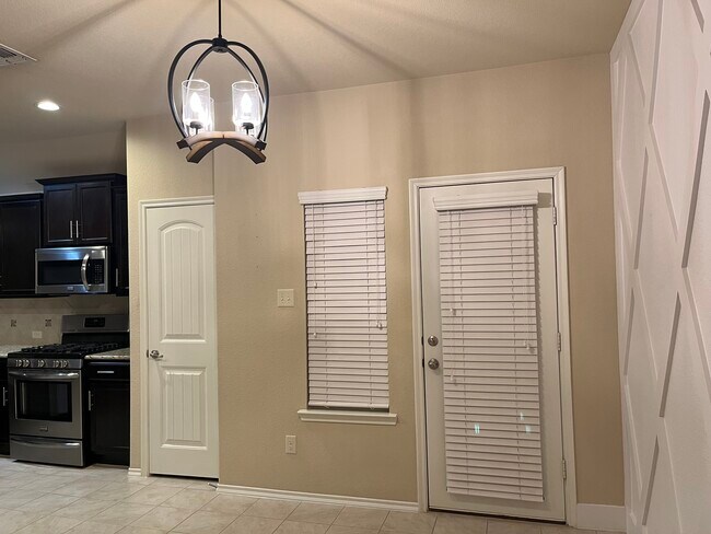 Building Photo - 9905 Cottontail Ln