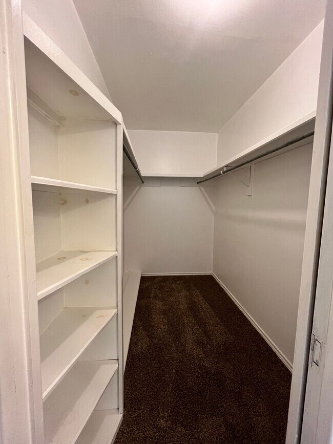 Building Photo - 6305 Raleigh Ave