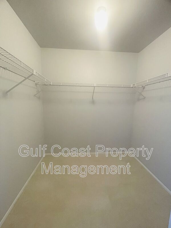 Building Photo - 6492 Royal Woods Dr