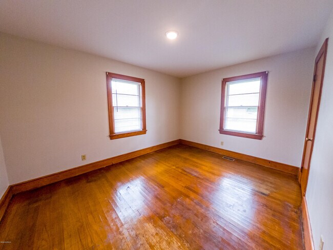 Building Photo - 2516 Gwen St