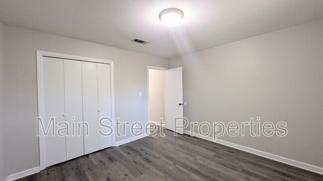 Building Photo - 9565 Sunnehanna Blvd