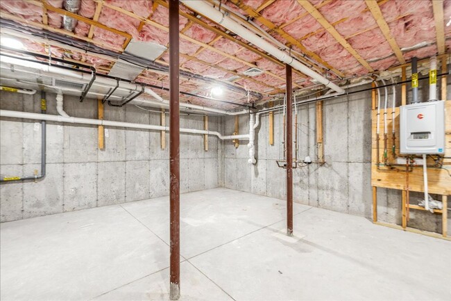 Building Photo - Luxury Home w Garage Parking Avail now!  6...