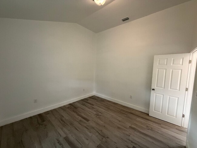 Building Photo - Arlington