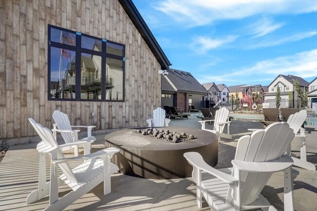 Building Photo - Modern home!