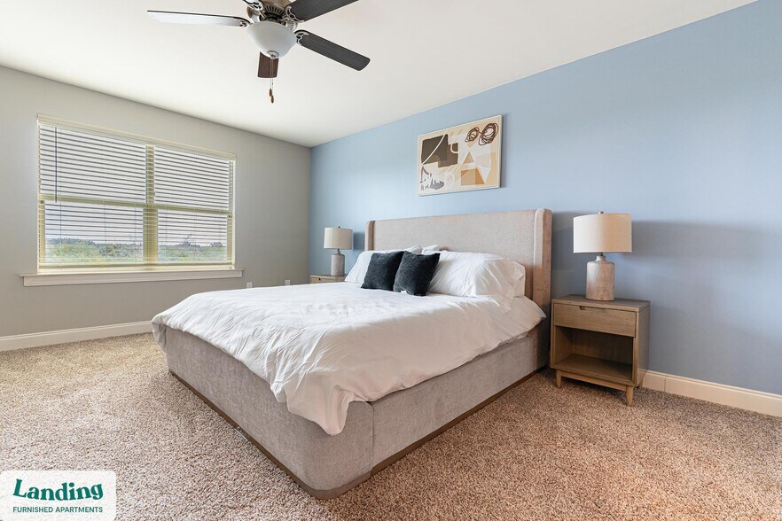 Building Photo - 305 Laredo Dr