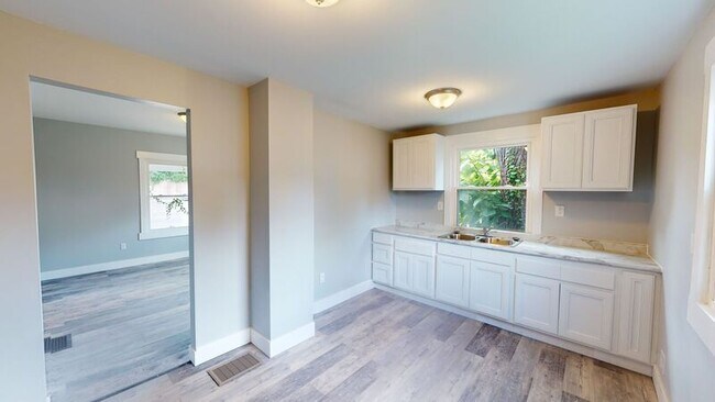 Building Photo - 2228 Wayne Ave