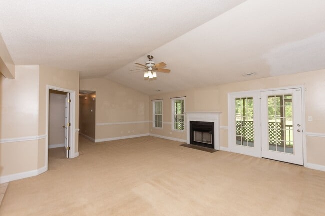 Building Photo - Great home in Hubert