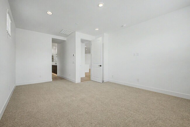 Building Photo - Alovita North 4 bedroom 3 baths