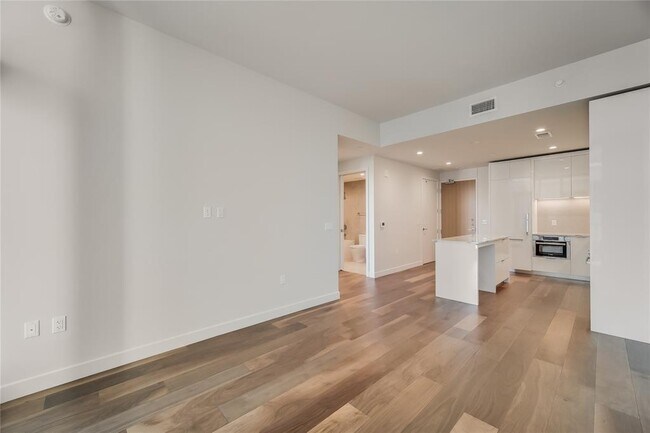 Building Photo - 44 East Ave
