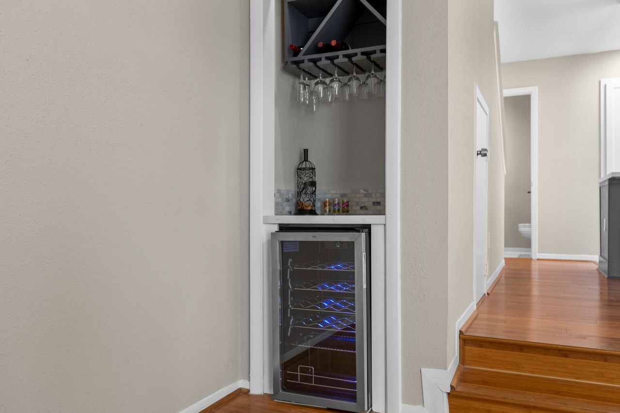 Building Photo - 5094 Glenmont Dr