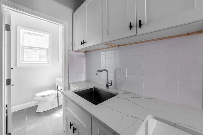 Building Photo - 2 Westerly St