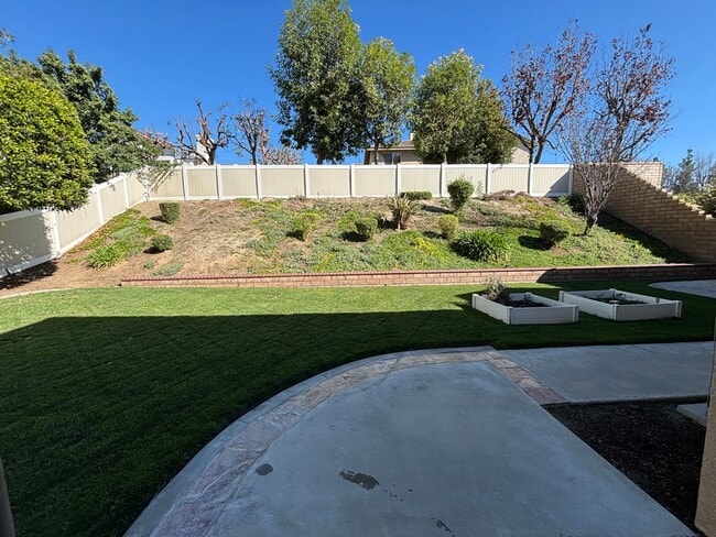 Building Photo - Gorgeous and spacious 5 bedroom FURNISHED home in Canyon Crest for rent!