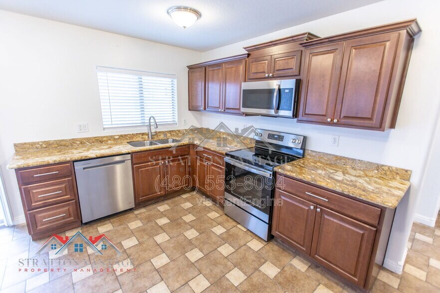 Building Photo - 110 Cholla St
