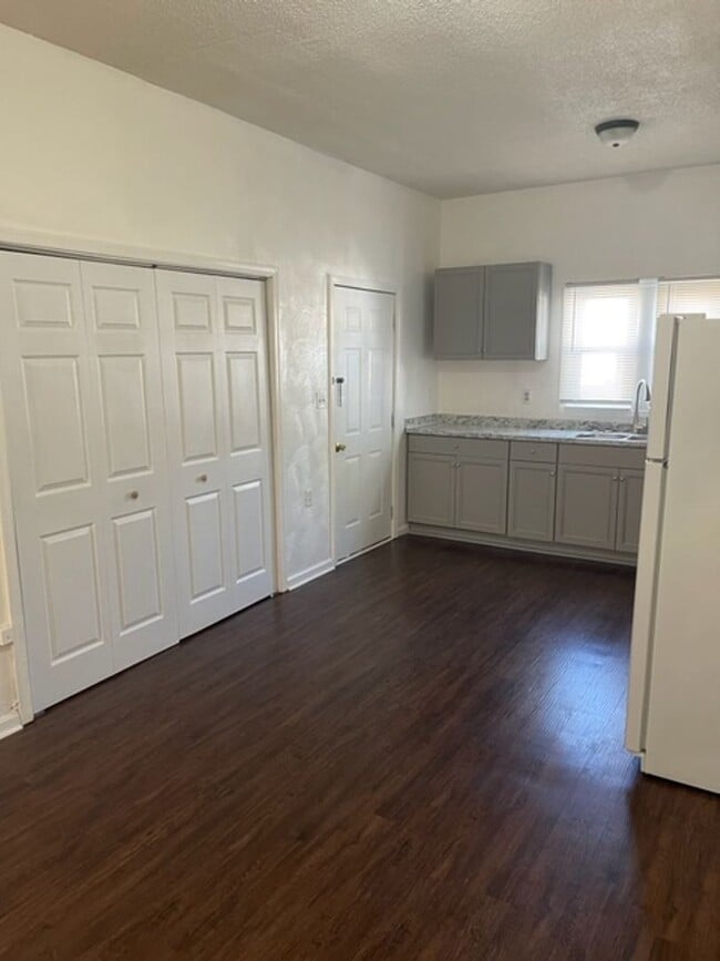 Building Photo - WILLOUGHBY BEACH / NAVAL BASE AREA FOR RENT!!