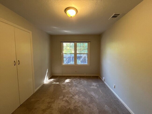Building Photo - 2280 Summerfield Rd