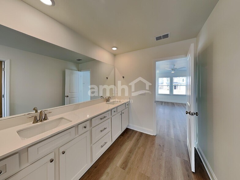 Building Photo - 3286 Emzy Dr