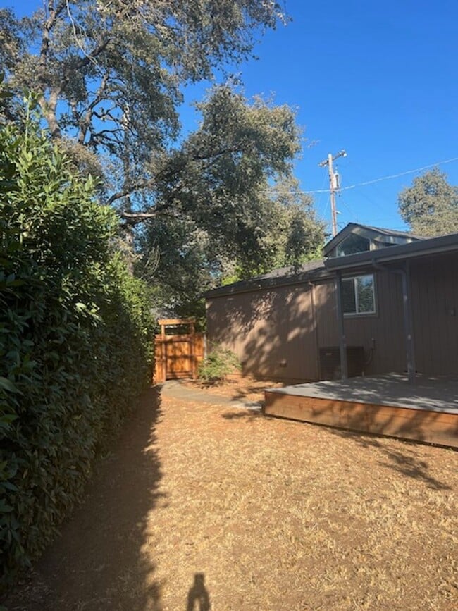 Building Photo - Modern Auburn Retreat—Fully Renovated 3BR ...