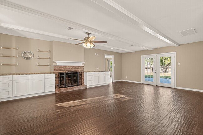 Building Photo - 101 Royal Ct