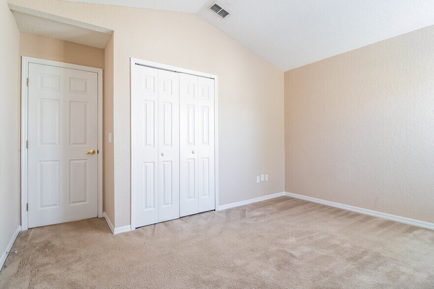 Building Photo - 831 Cave Hollow Ln