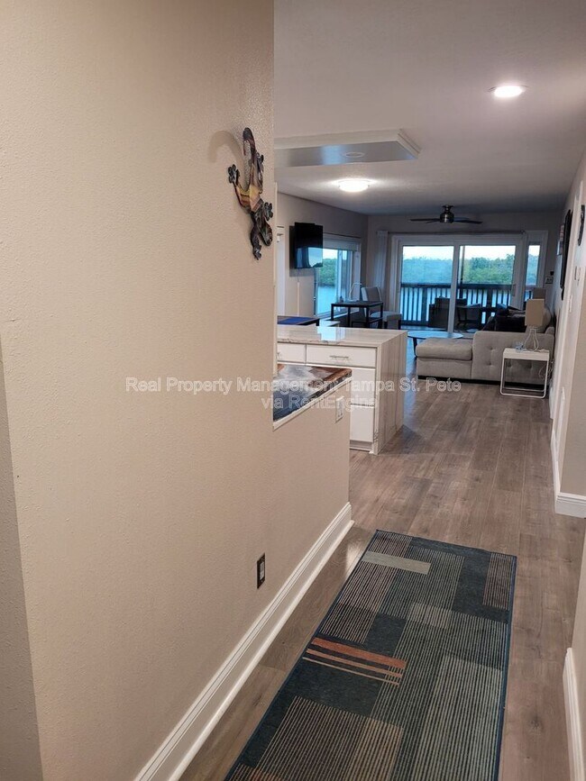 Building Photo - 823 Bahia Del Sol Dr