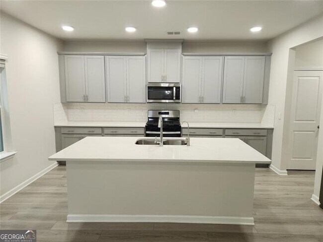 Building Photo - 235 Vly Oak Dr