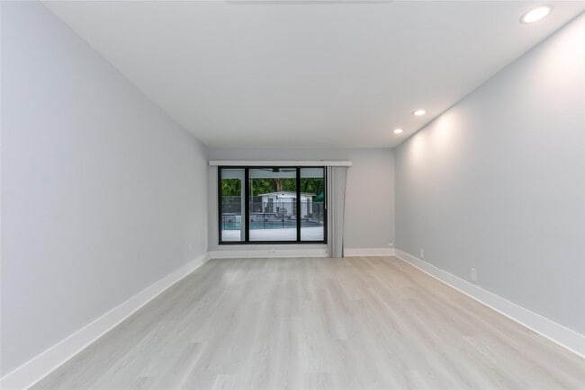Building Photo - 13401 SW 83rd Ave