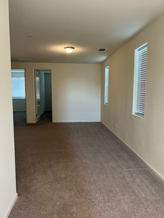 Building Photo - Spacious 3BR/2.5BA Home in Sacramento – $2,650, Utilities Included