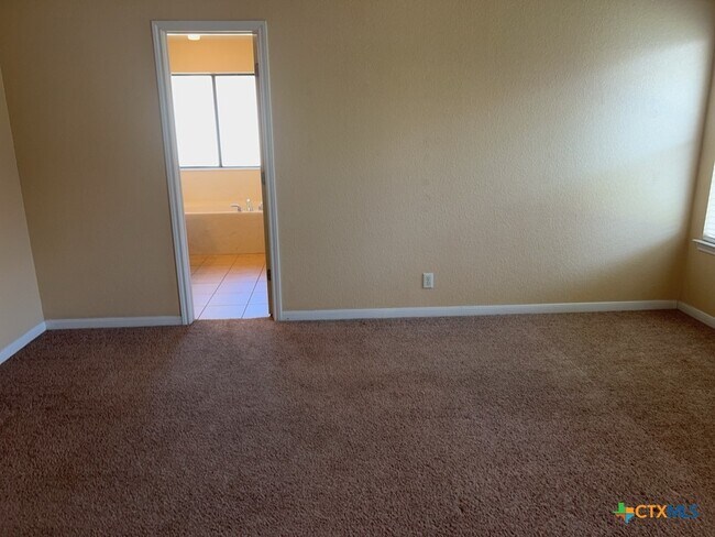 Building Photo - 2509 Lavender Ln