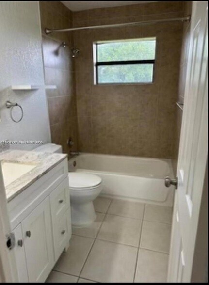 Building Photo - 9751 Wayne Ave