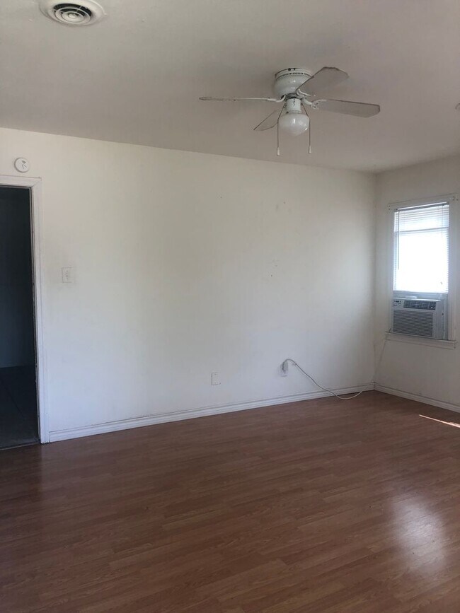 Building Photo - 919 S Bryan St