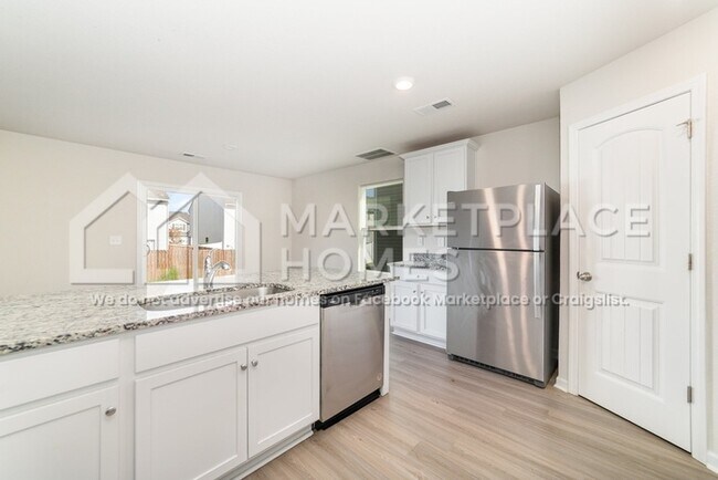 Building Photo - 3051 Cres Lk Ln