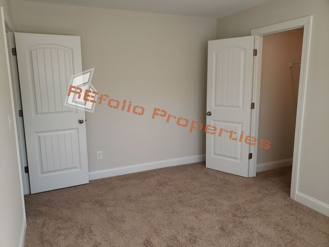 Building Photo - Charming 4 Bedroom, 2.5 Bath, 2-Car Garage...