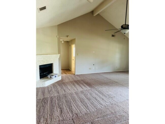 Building Photo - For Lease  $2,500/month ; $2,500 deposit D...