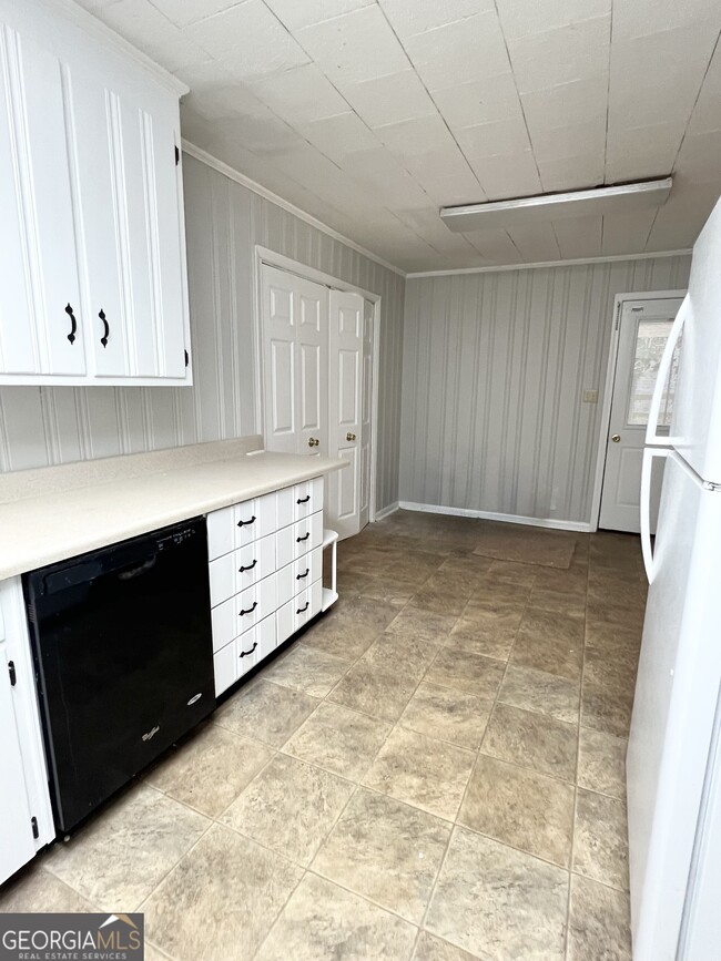 Building Photo - 133 Pineview Dr