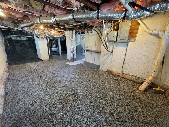 Building Photo - Updated 3/2 House in Old East Rome $1,895