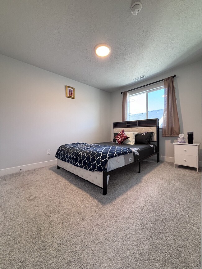 Building Photo - 2052 N 4100 W