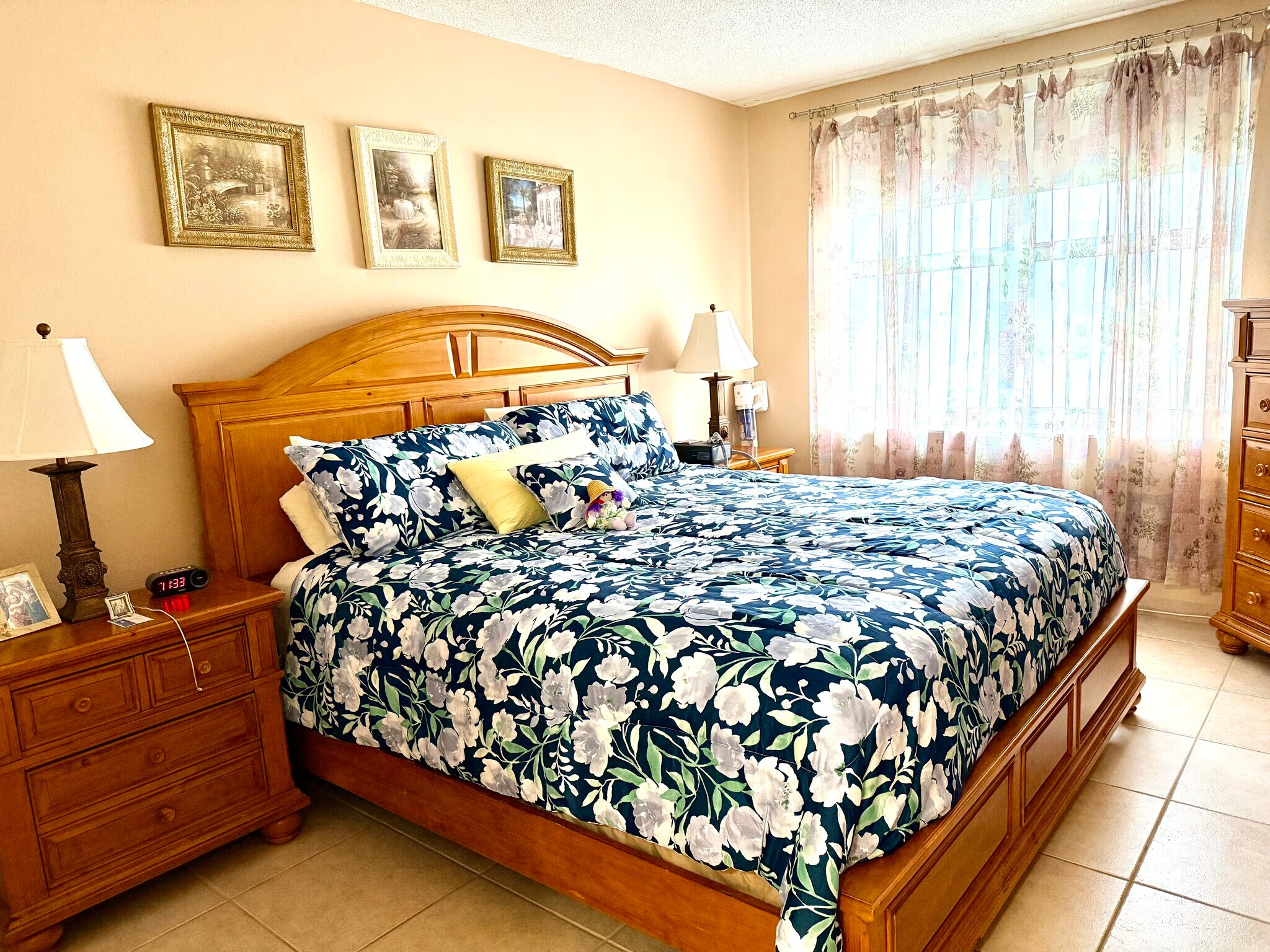 Bedroom - 1950 S Ocean Dr