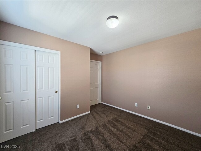 Building Photo - 10865 Wallflower Ave
