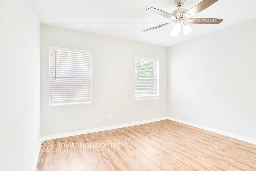 Building Photo - 1115 N Powers Dr