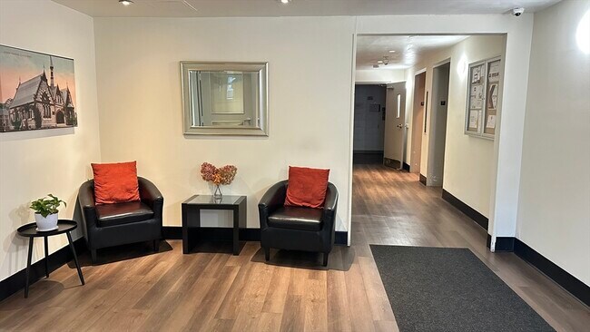 Building Photo - 1025 Hancock St