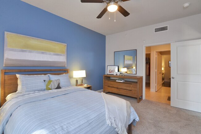 Building Photo - Chic 1-Bed Retreat | 1 Month Free!