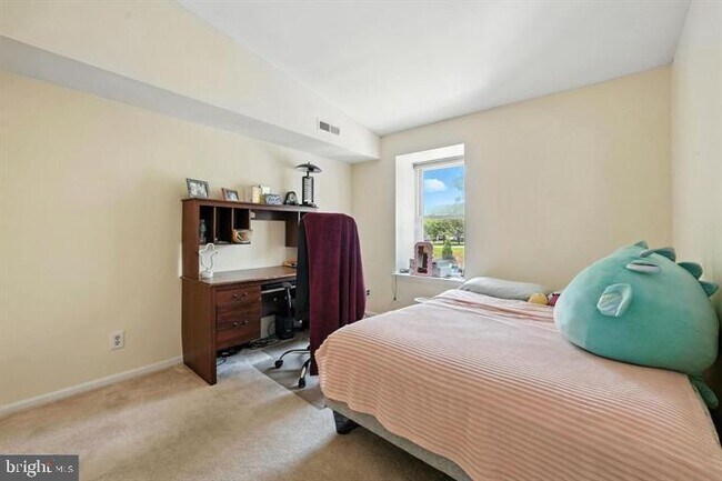 Building Photo - 20315 Beaconfield Terrace