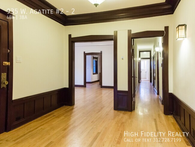 Building Photo - 935 W Agatite Ave